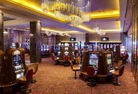 Filipino player spinning slot games on scatter free mobile browser